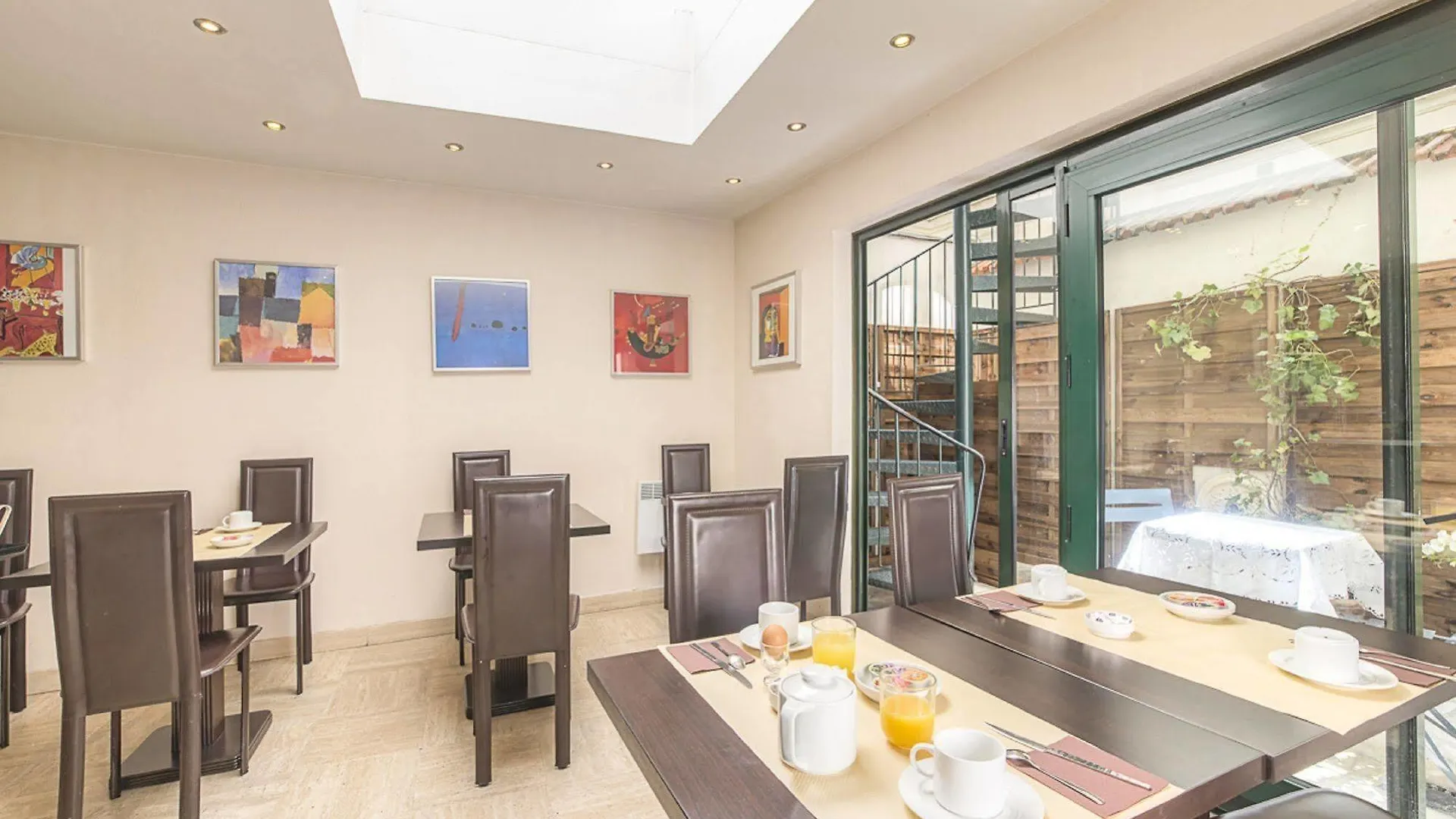 Pierre Nicole Hotel 2*